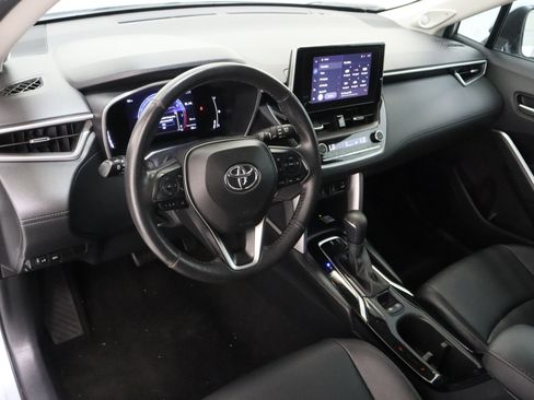 Used 2023 Toyota Corolla Cross XLE w/ Convenience Package FWD image 13