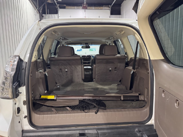 Used 2017 Lexus GX 460 Luxury w/ Preferred Accessory Package AWD/4WD image 28
