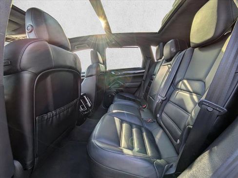 Used 2016 Porsche Cayenne Turbo image 21