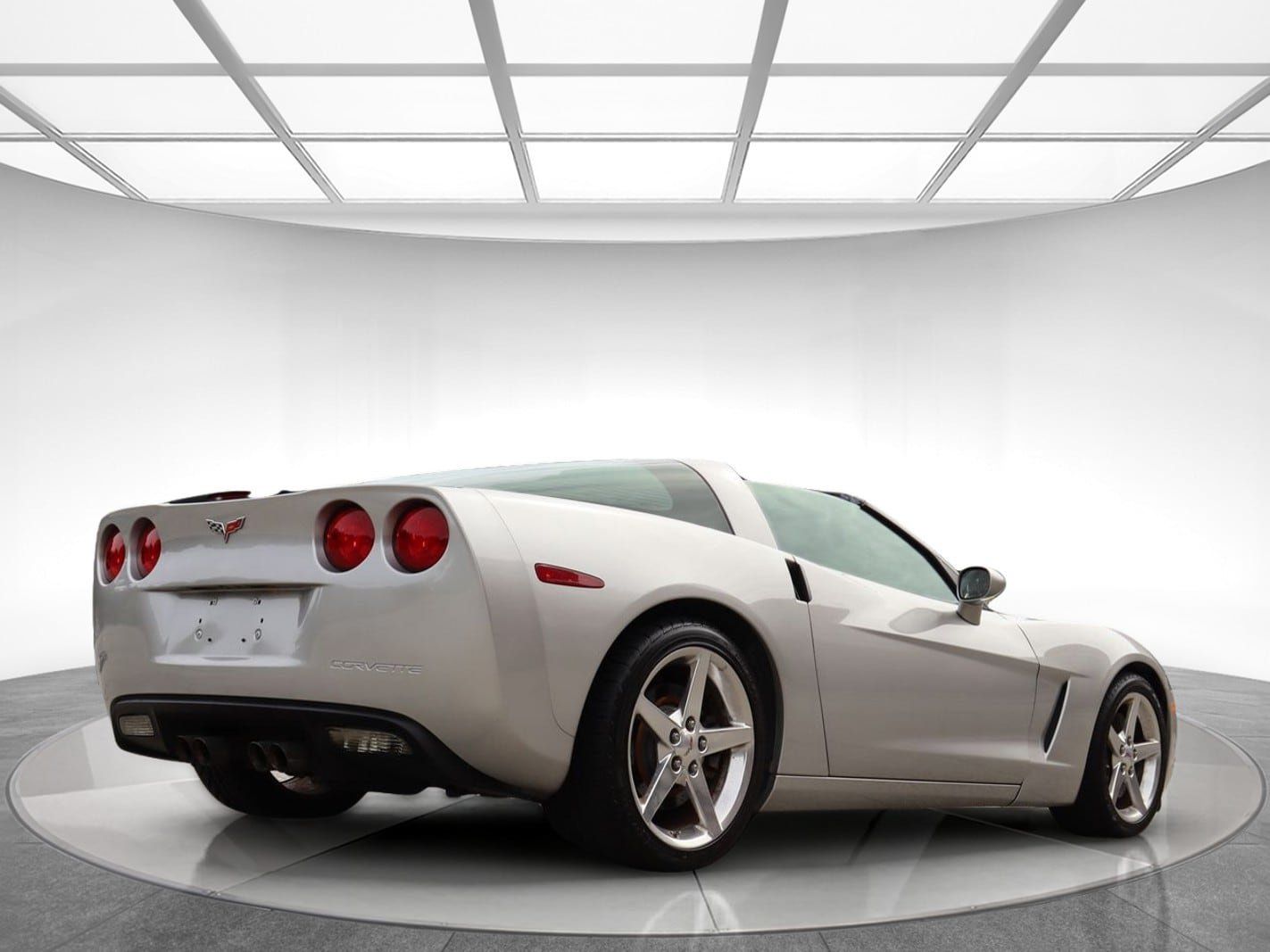 Used 2005 Chevrolet Corvette Coupe w/ Performance Handling Package RWD image 6