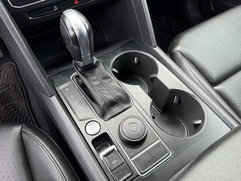 Used 2019 Volkswagen Atlas SE w/ Towing Package image 17