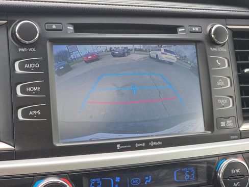 Used 2016 Toyota Highlander XLE image 29