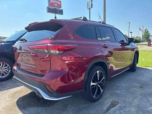 Used 2022 Toyota Highlander XSE FWD image 4