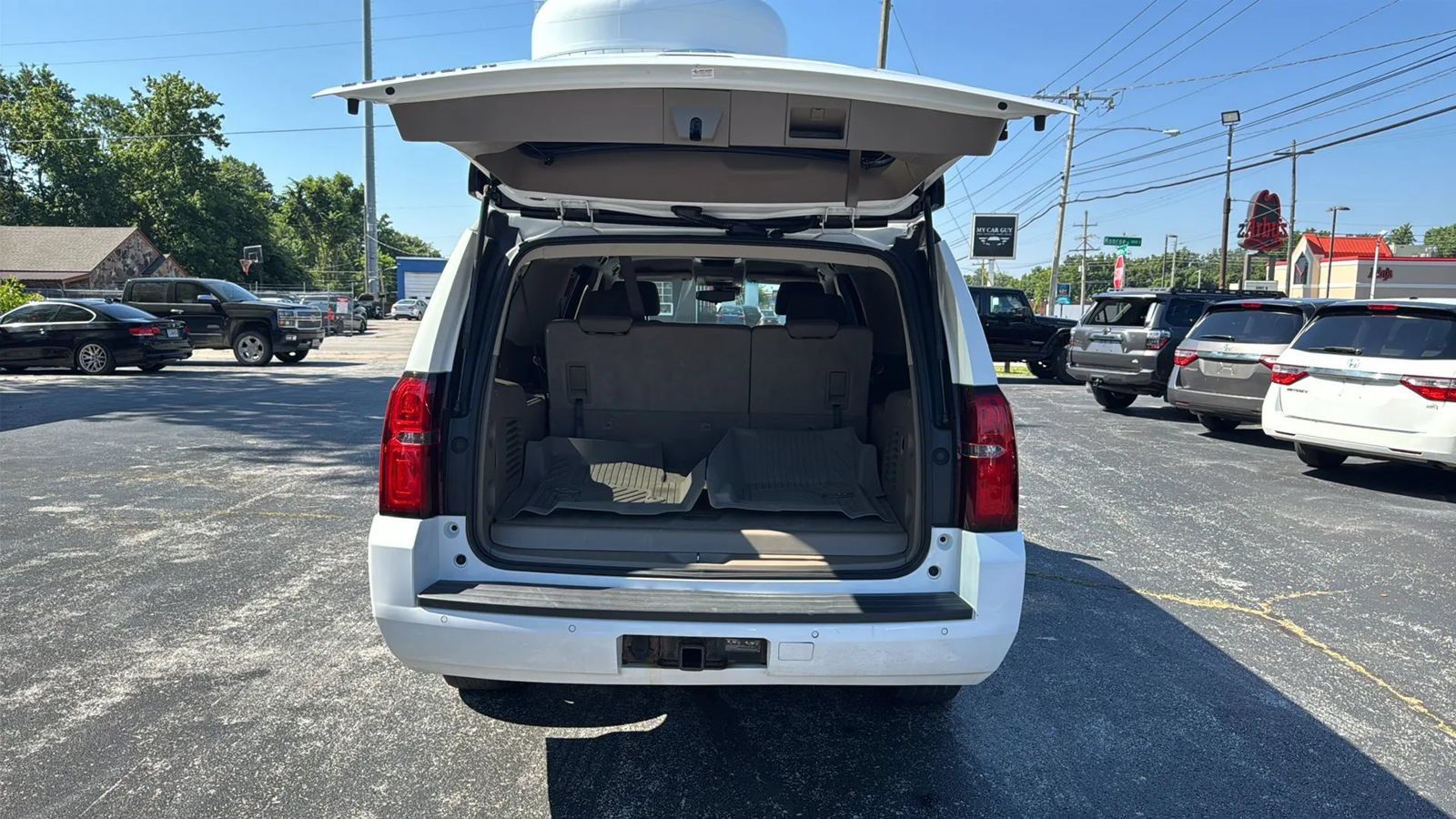 Used 2017 Chevrolet Suburban LS w/ Enhanced Driver Alert Package RWD image 18