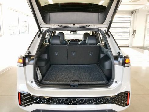 New 2026 Volkswagen Tiguan SE R-Line image 13