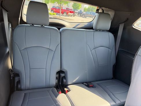 Used 2024 Buick Enclave Premium AWD/4WD image 42