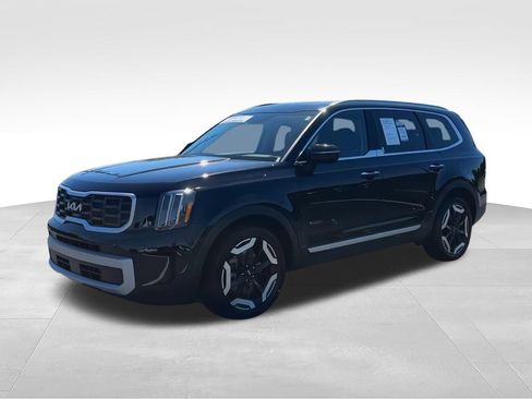 Used 2024 Kia Telluride S w/ S Sunroof Package FWD image 4