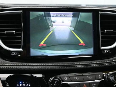 Used 2024 Chrysler Pacifica Limited FWD image 42
