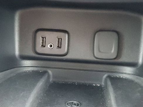 Used 2018 Chevrolet Equinox Premier image 32