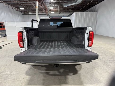 Used 2024 GMC Sierra 1500 SLE image 32