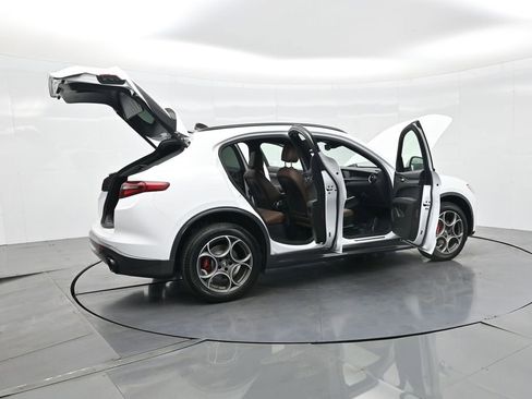 Used 2022 Alfa Romeo Stelvio Ti image 34