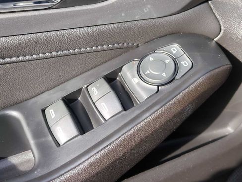 Used 2023 Chevrolet Traverse LT FWD image 21