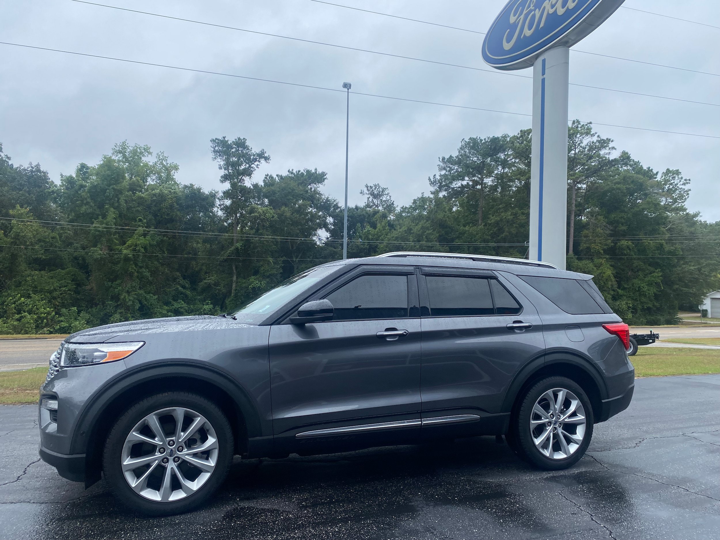 Used 2021 Ford Explorer Platinum w/ Equipment Group 601A AWD/4WD image 4