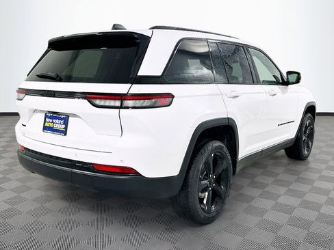New 2025 Jeep Grand Cherokee Altitude image 4