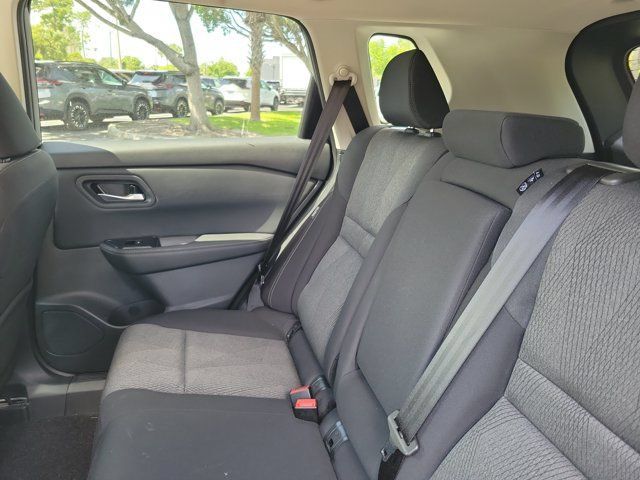 Certified 2026 Nissan Rogue SV FWD image 11