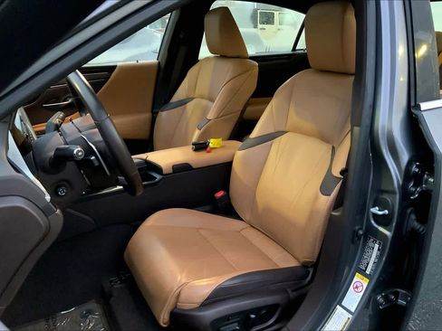 Used 2019 Lexus ES 300h image 7