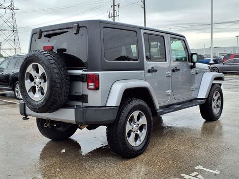 Used 2016 Jeep Wrangler Unlimited Sahara w/ Connectivity Group AWD/4WD image 22