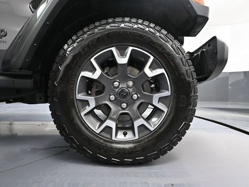 Used 2025 Jeep Wrangler Unlimited Sahara w/ Technology Group AWD/4WD image 18