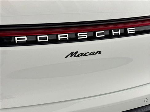 Certified 2026 Porsche Macan AWD/4WD image 26