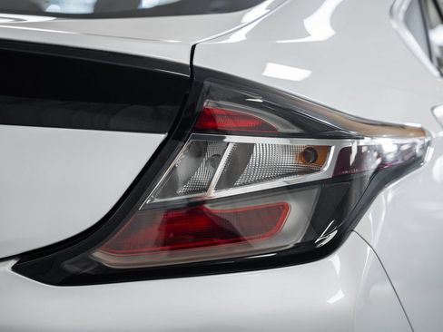 Used 2016 Chevrolet Volt Premier w/ Driver Confidence Package FWD image 6