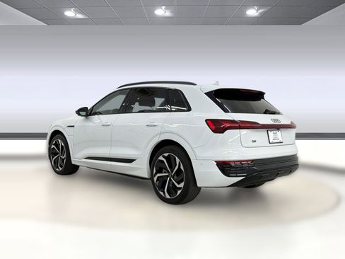 Used 2024 Audi Q8 e-tron Premium Plus w/ Premium Plus Package AWD/4WD image 3