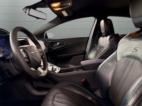 Used 2016 Chrysler 200 S image 15