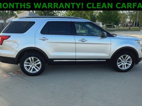 Used 2018 Ford Explorer XLT image 2