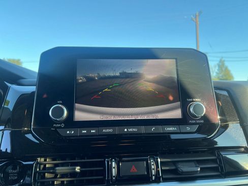 Used 2025 Nissan Pathfinder SV image 17