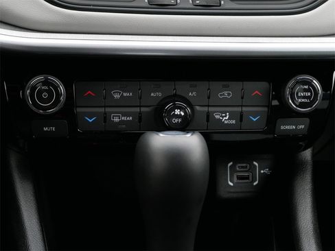 New 2025 Jeep Compass Limited image 12