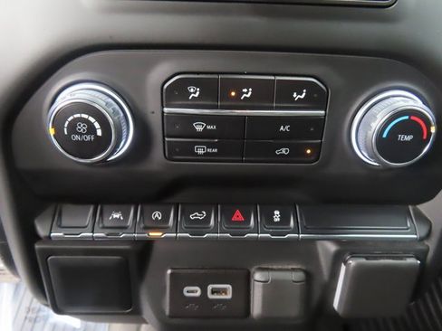 Certified 2024 Chevrolet Silverado 1500 Custom image 26