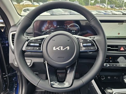 New 2026 Kia Seltos EX FWD image 19