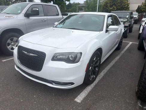 Used 2015 Chrysler 300 S RWD image 3