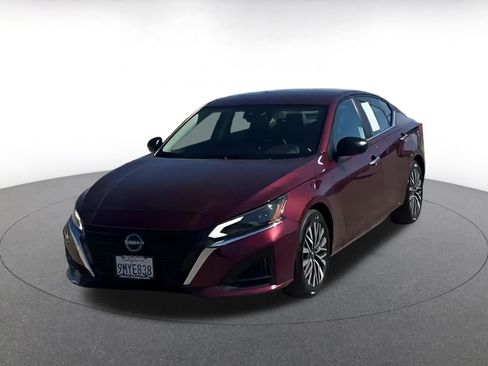 Used 2024 Nissan Altima 2.5 SV image 4