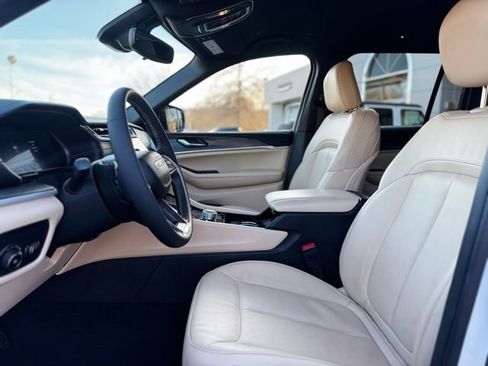 Used 2023 Jeep Grand Cherokee Limited w/ MOPAR Finishing Package image 14