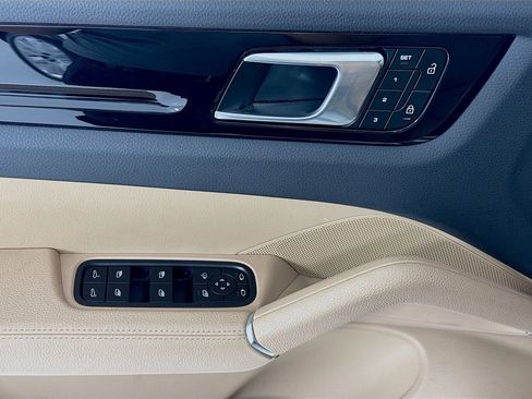 Certified 2023 Porsche Cayenne image 11