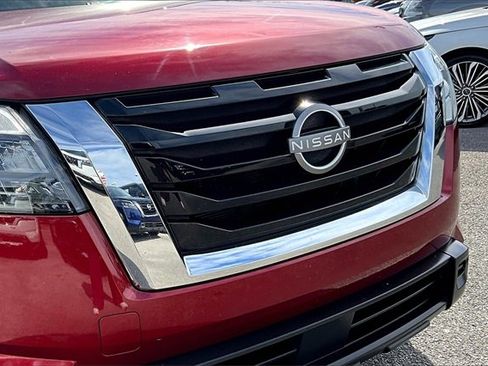 Used 2024 Nissan Pathfinder SV image 31