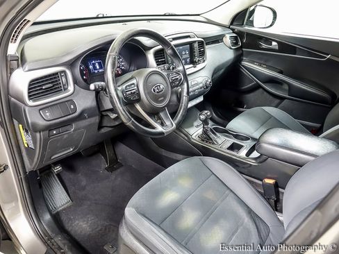 Used 2017 Kia Sorento LX w/ LX Convenience Package image 10