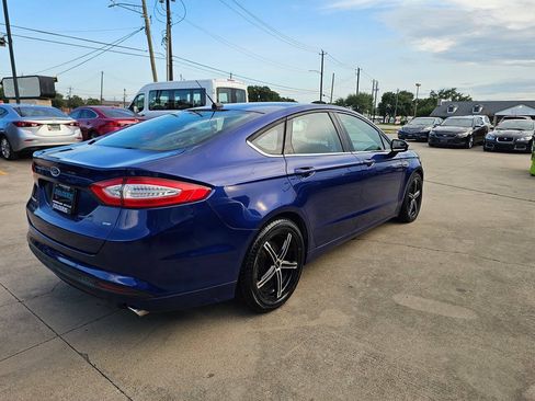 Used 2015 Ford Fusion SE FWD image 4