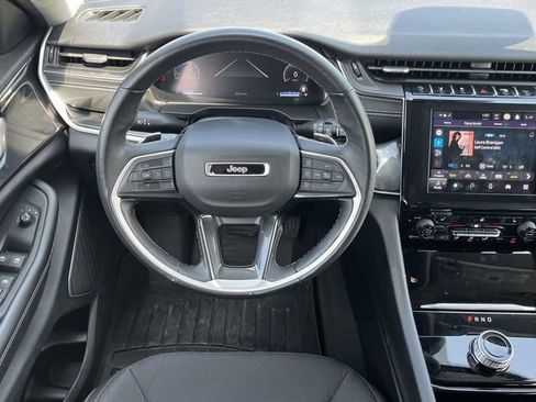 Used 2022 Jeep Grand Cherokee L Laredo w/ Luxury Tech Group I AWD/4WD image 18