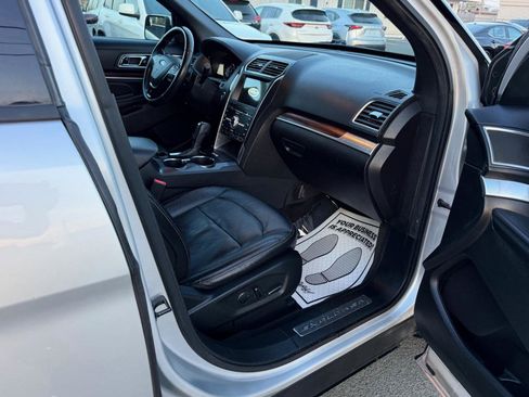 Used 2017 Ford Explorer Limited image 13