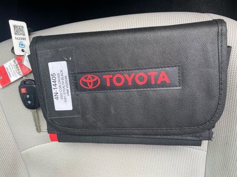 Used 2022 Toyota Corolla Cross L FWD image 38