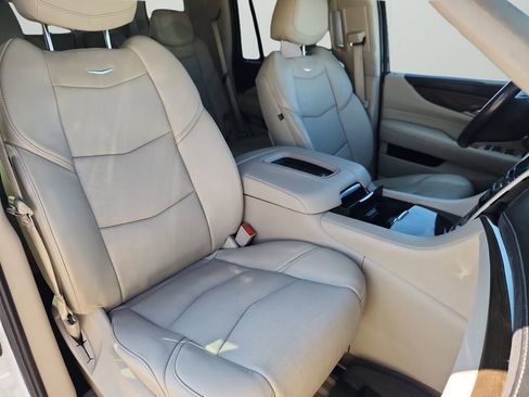 Used 2020 Cadillac Escalade Luxury AWD/4WD image 15
