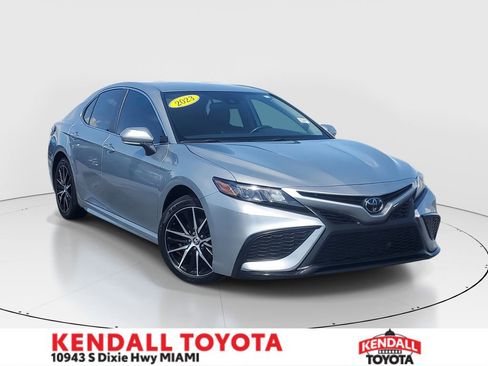 Used 2023 Toyota Camry SE image 1