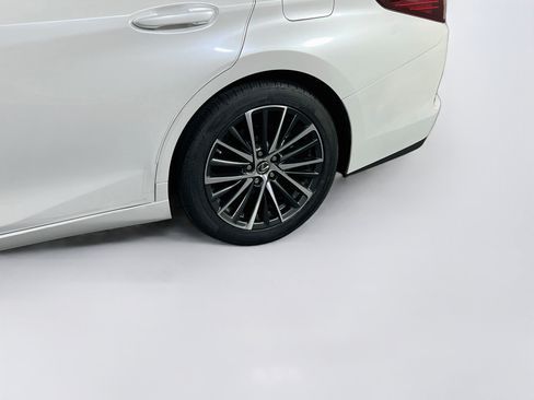 Used 2024 Lexus ES 350 w/ Premium Package FWD image 30