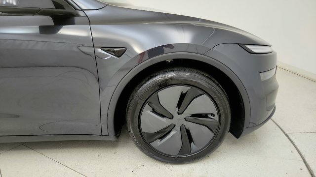Used 2026 Tesla Model Y 2WD image 23