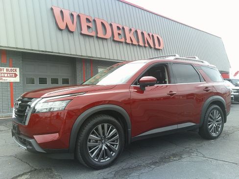 Used 2023 Nissan Pathfinder SL w/ SL Premium Package AWD/4WD image 2