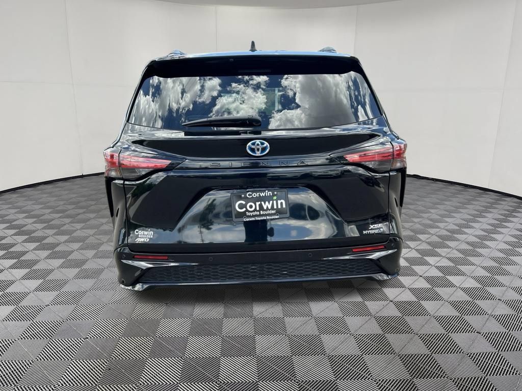 Used 2023 Toyota Sienna XSE w/ XSE Plus Package AWD/4WD image 7