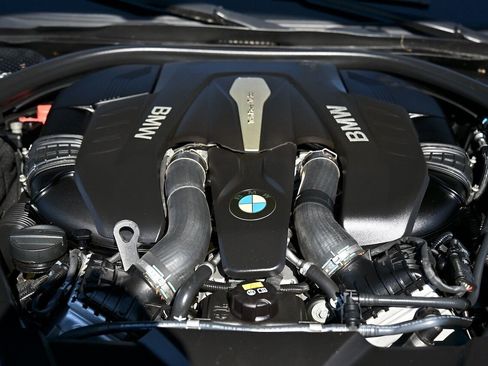 Used 2018 BMW 750i 750i image 24