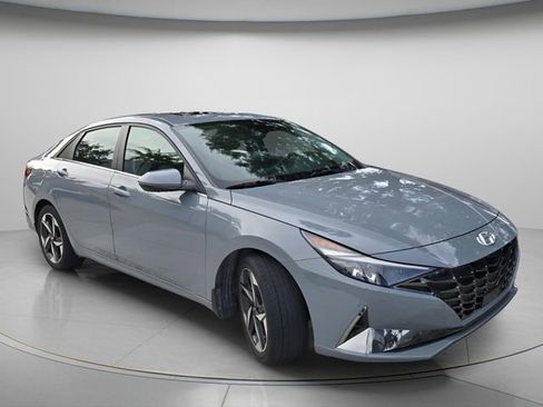Used 2022 Hyundai Elantra Limited FWD image 4