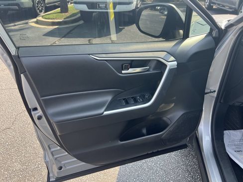 Used 2025 Toyota RAV4 XLE FWD image 14